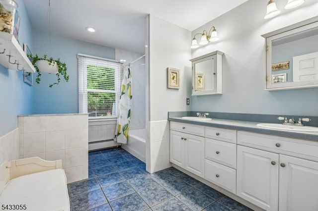 11 Lake Trail East, Wayne Twp., NJ 07470