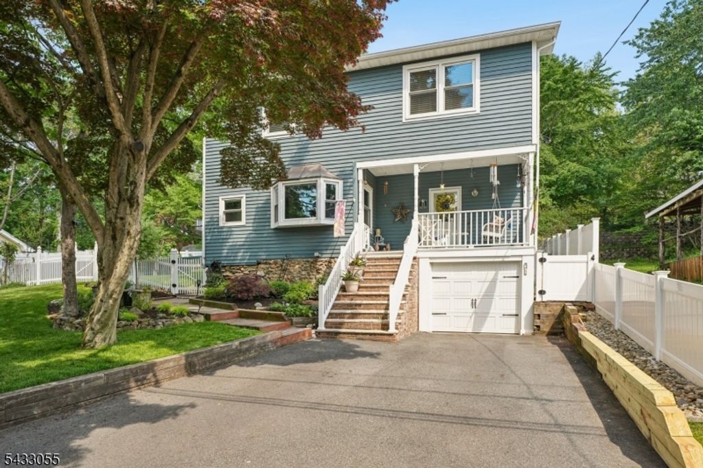 11 Lake Trail East, Wayne Twp., NJ 07470