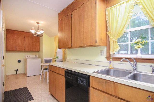 135 Carterwoods Drive, Warner Robins, GA 31093