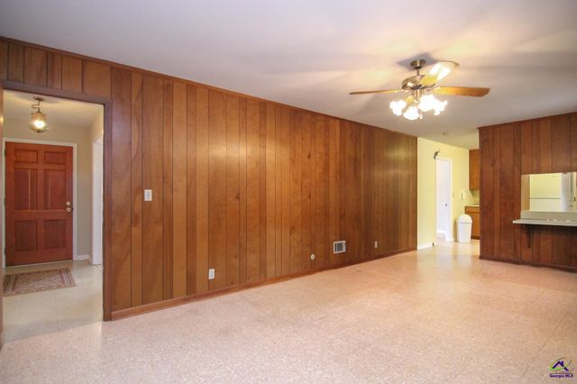 135 Carterwoods Drive, Warner Robins, GA 31093