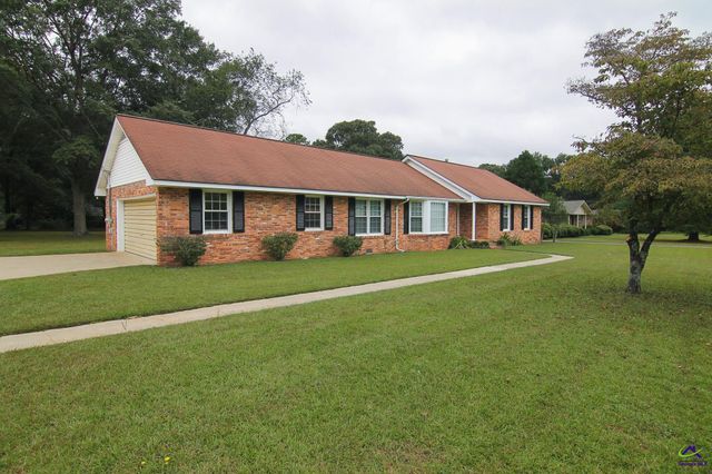 135 Carterwoods Drive, Warner Robins, GA 31093