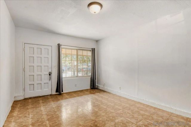 7832 Hunthaven Rd, San Diego, CA 92114