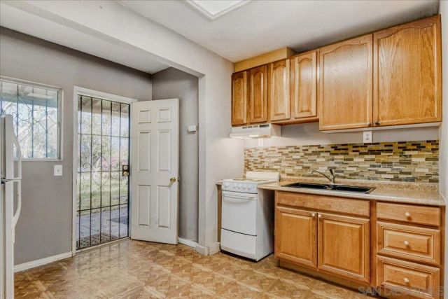 7832 Hunthaven Rd, San Diego, CA 92114