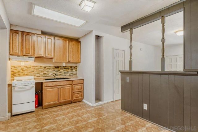 7832 Hunthaven Rd, San Diego, CA 92114