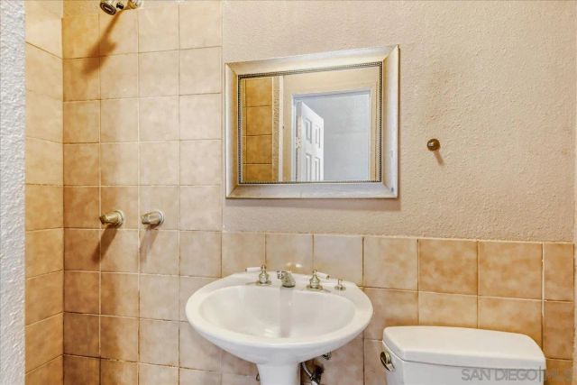 7832 Hunthaven Rd, San Diego, CA 92114