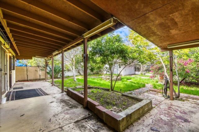 7832 Hunthaven Rd, San Diego, CA 92114