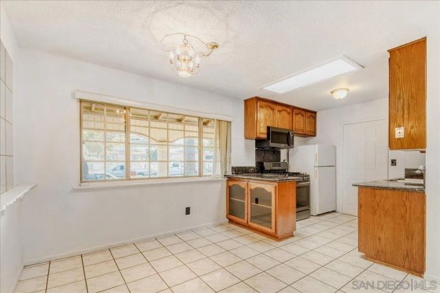 7832 Hunthaven Rd, San Diego, CA 92114