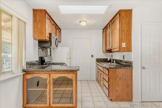 7832 Hunthaven Rd, San Diego, CA 92114