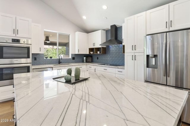 760 N PINEVIEW Drive, Chandler, AZ 85226