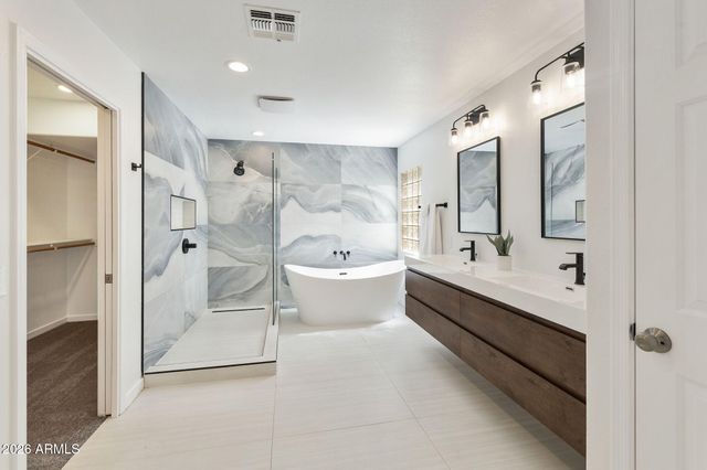 760 N PINEVIEW Drive, Chandler, AZ 85226