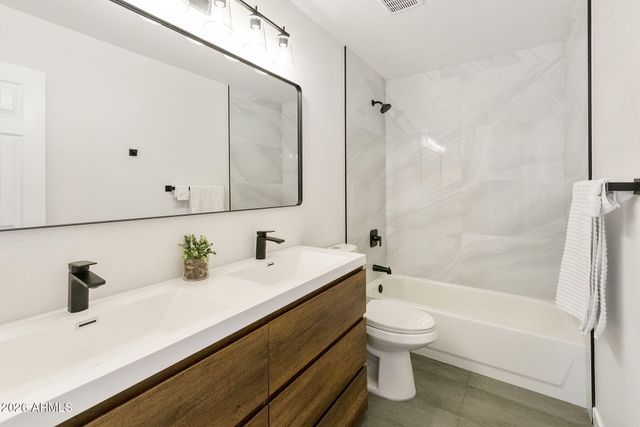 760 N PINEVIEW Drive, Chandler, AZ 85226