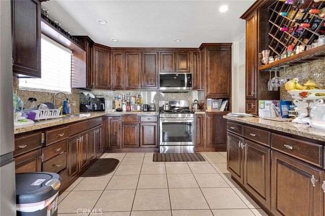 9055 Elm Avenue, Fontana, CA 92335