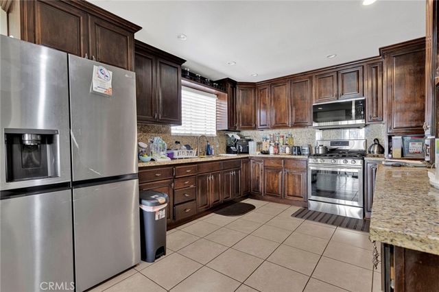 9055 Elm Avenue, Fontana, CA 92335
