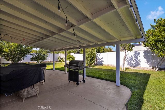 9055 Elm Avenue, Fontana, CA 92335