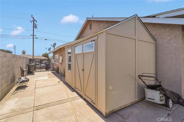 9055 Elm Avenue, Fontana, CA 92335