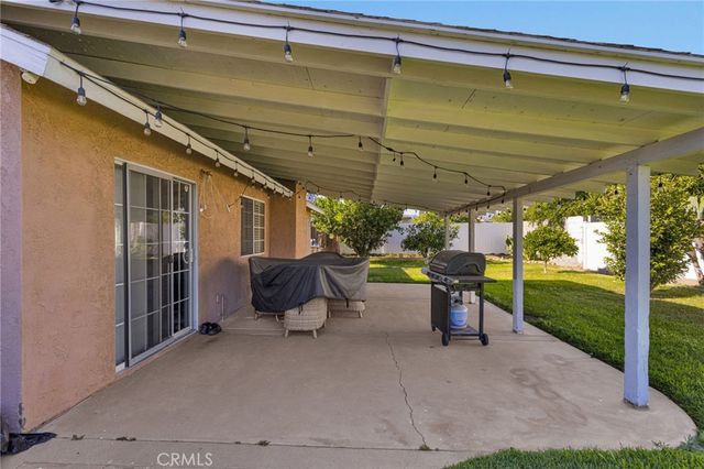 9055 Elm Avenue, Fontana, CA 92335