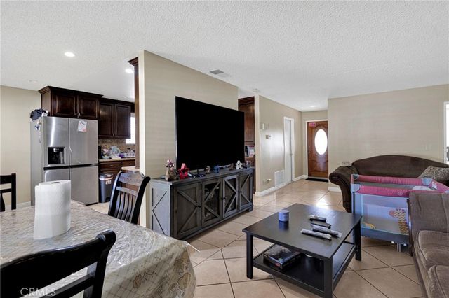 9055 Elm Avenue, Fontana, CA 92335