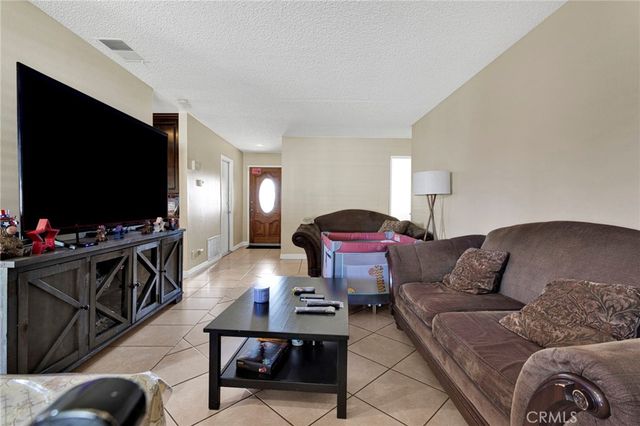 9055 Elm Avenue, Fontana, CA 92335