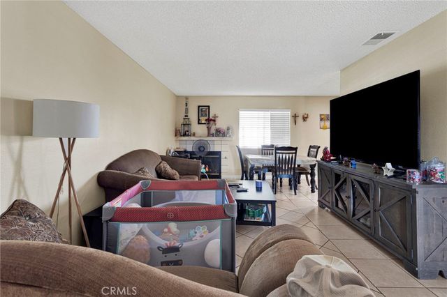 9055 Elm Avenue, Fontana, CA 92335