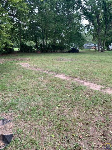 814 SE Highland AVE, Topeka, KS 66607