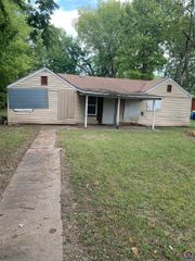 814 SE Highland AVE, Topeka, KS 66607