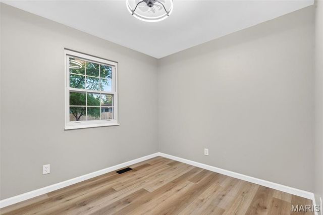925 Dewayne Drive, Florissant, MO 63031