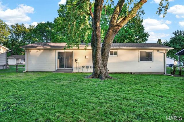 925 Dewayne Drive, Florissant, MO 63031