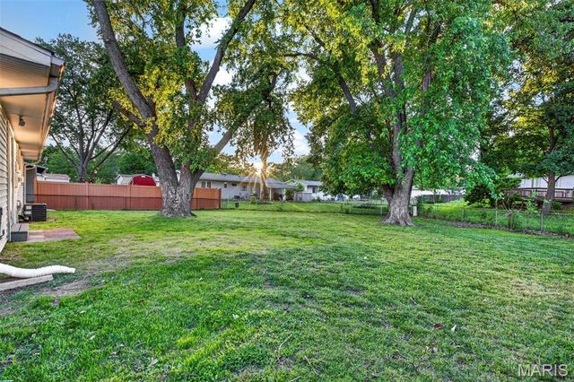 925 Dewayne Drive, Florissant, MO 63031