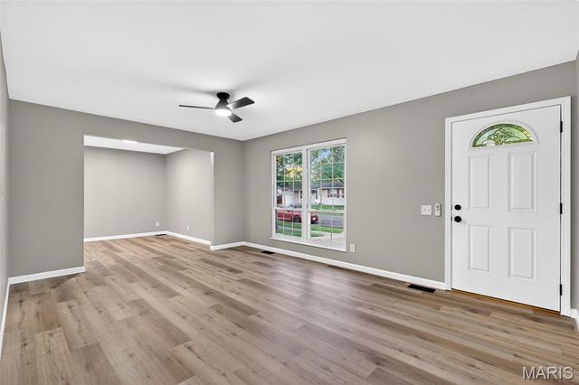 925 Dewayne Drive, Florissant, MO 63031