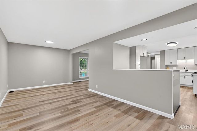 925 Dewayne Drive, Florissant, MO 63031