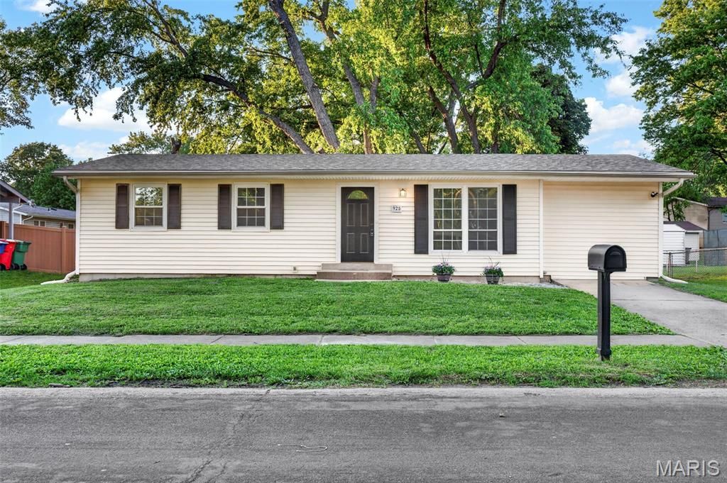 925 Dewayne Drive, Florissant, MO 63031