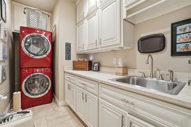 1039 NW Thornbury Dr, Lawton, OK 73505