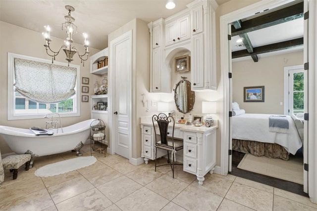 1039 NW Thornbury Dr, Lawton, OK 73505