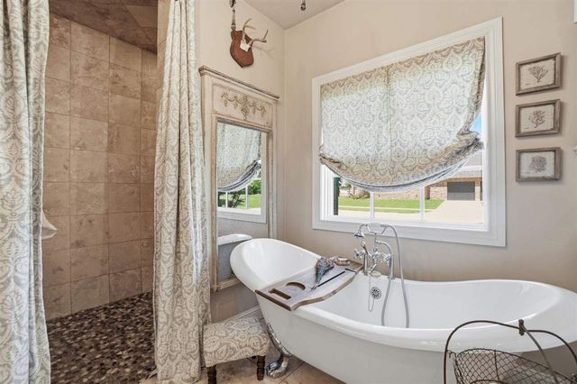 1039 NW Thornbury Dr, Lawton, OK 73505