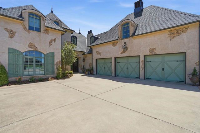 1039 NW Thornbury Dr, Lawton, OK 73505