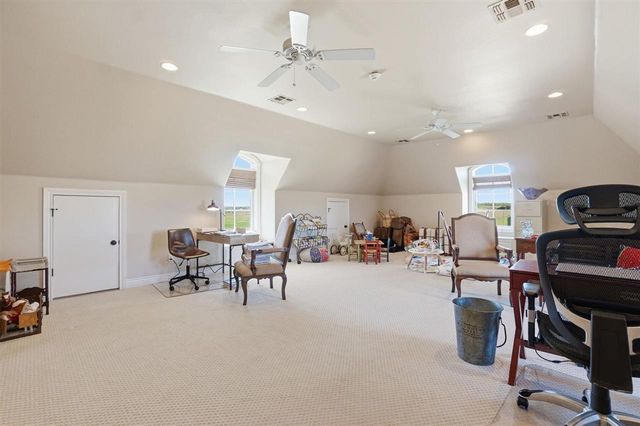 1039 NW Thornbury Dr, Lawton, OK 73505