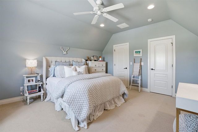 1039 NW Thornbury Dr, Lawton, OK 73505