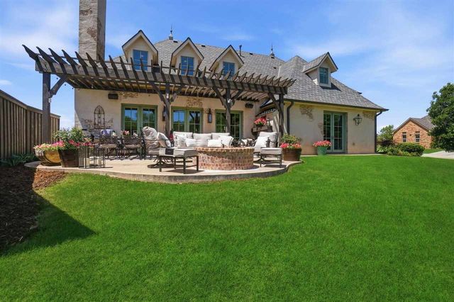 1039 NW Thornbury Dr, Lawton, OK 73505