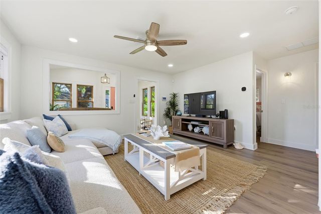 400 4TH AVENUE NW, Largo, FL 33770