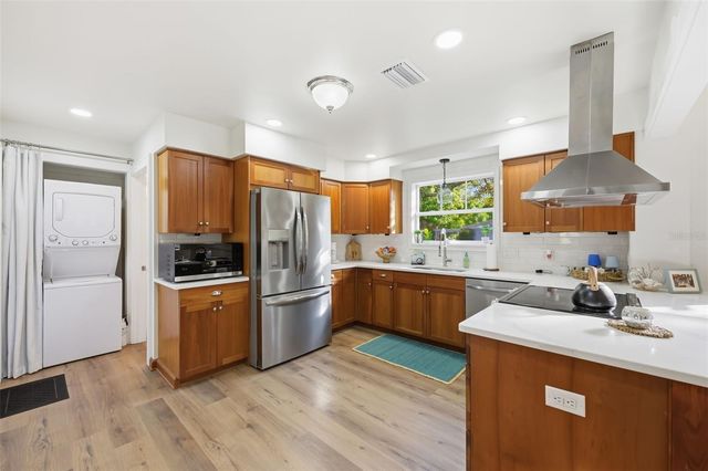 400 4TH AVENUE NW, Largo, FL 33770