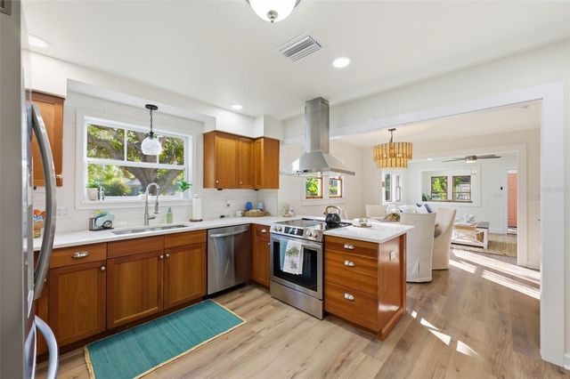 400 4TH AVENUE NW, Largo, FL 33770