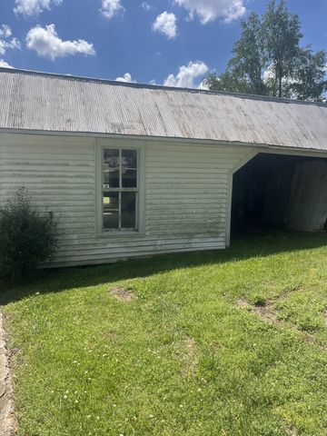 1107 W Church St, Orlinda, TN 37141