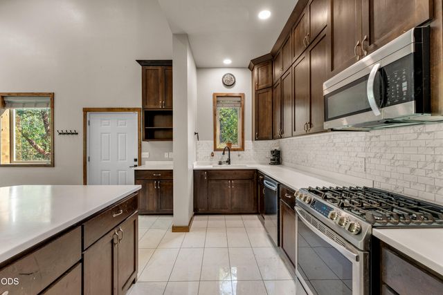 205 Witness Way, Rogue River, OR 97537