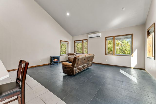 205 Witness Way, Rogue River, OR 97537