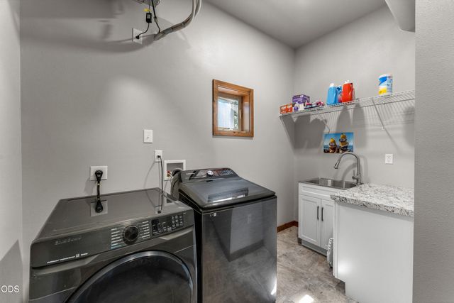 205 Witness Way, Rogue River, OR 97537