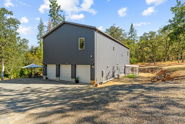 205 Witness Way, Rogue River, OR 97537