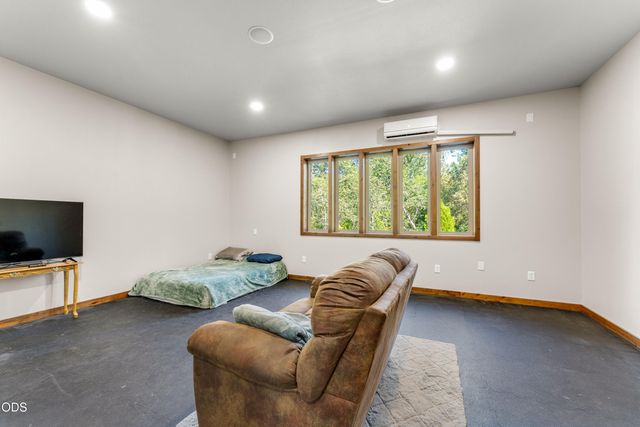 205 Witness Way, Rogue River, OR 97537
