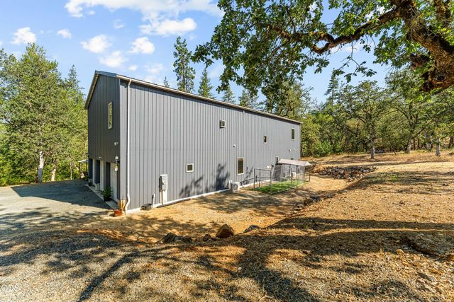 205 Witness Way, Rogue River, OR 97537