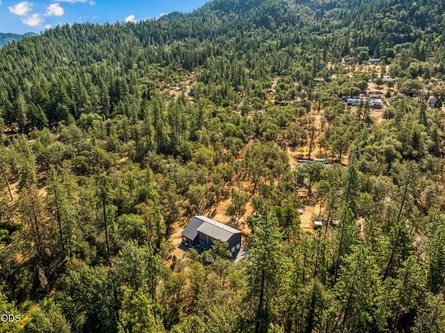 205 Witness Way, Rogue River, OR 97537
