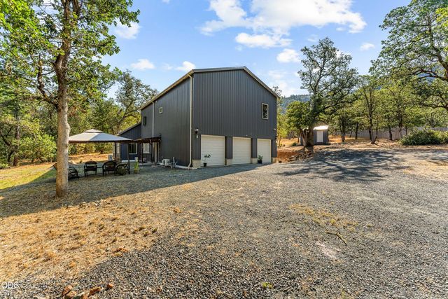 205 Witness Way, Rogue River, OR 97537